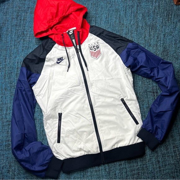 Nike Team USA Soccer Windrunner Jacket in Red White Blue - Picture 3 of 10